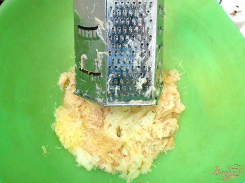 Фото приготовление рецепта: Картофельно кабачковые драники шаг №2