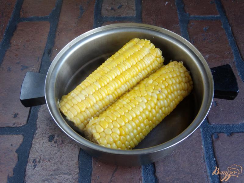 Фото приготовление рецепта: Кукуруза запеченная в масле с розмарином шаг №3