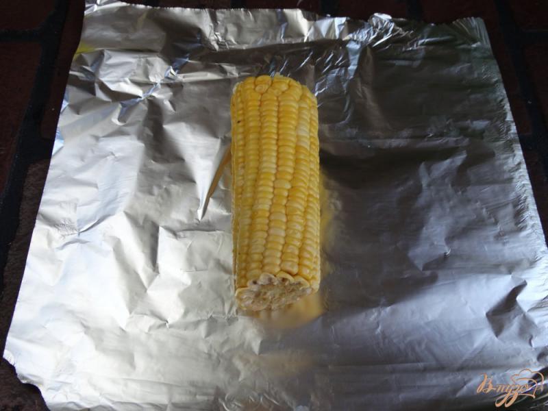 Фото приготовление рецепта: Кукуруза запеченная в масле с розмарином шаг №8