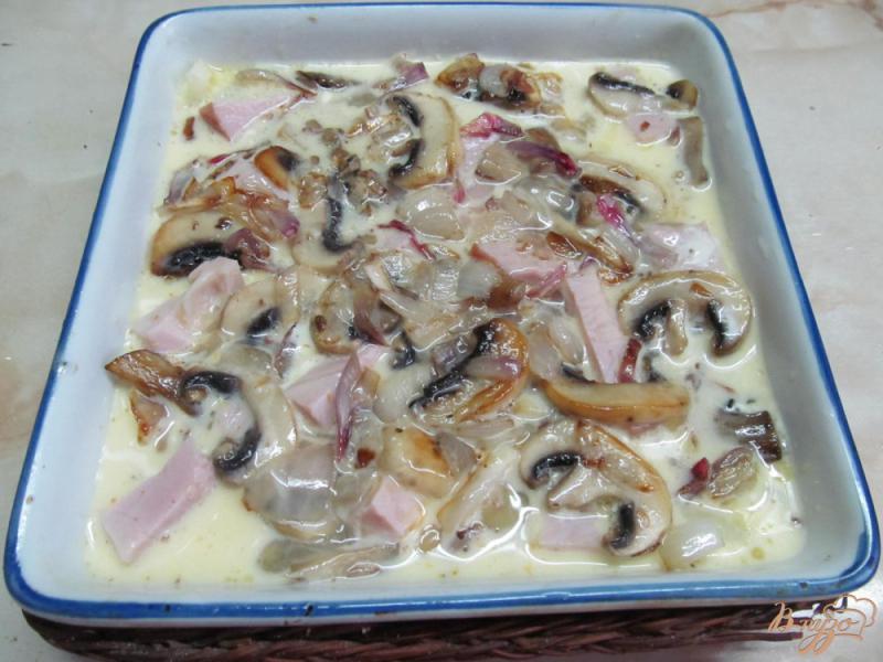 Фото приготовление рецепта: Запеканка из картофеля с шампиньонами шаг №7