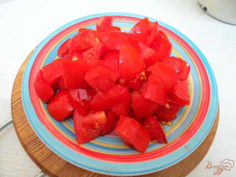 Фото приготовление рецепта: Салат с брынзой, помидорамии рукколой шаг №3