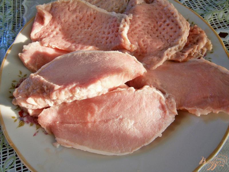 Фото приготовление рецепта: Свиные отбивные в кляре шаг №1