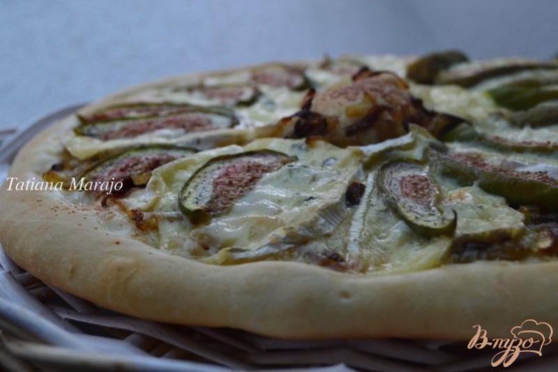 Фото приготовление рецепта: Пицца с инжиром и голубым сыром шаг №5
