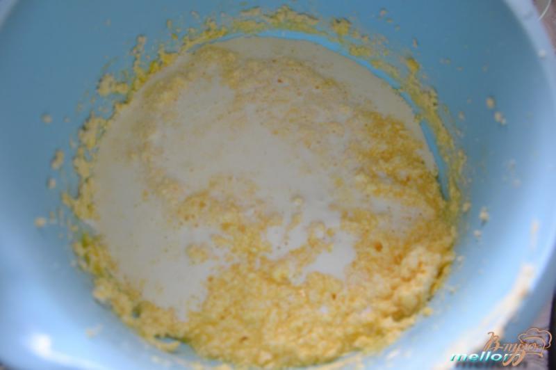 Фото приготовление рецепта: Сливочный пирог с карамельной заливкой шаг №2