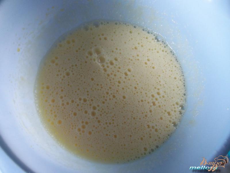 Фото приготовление рецепта: Сливочный кекс с персиками шаг №2