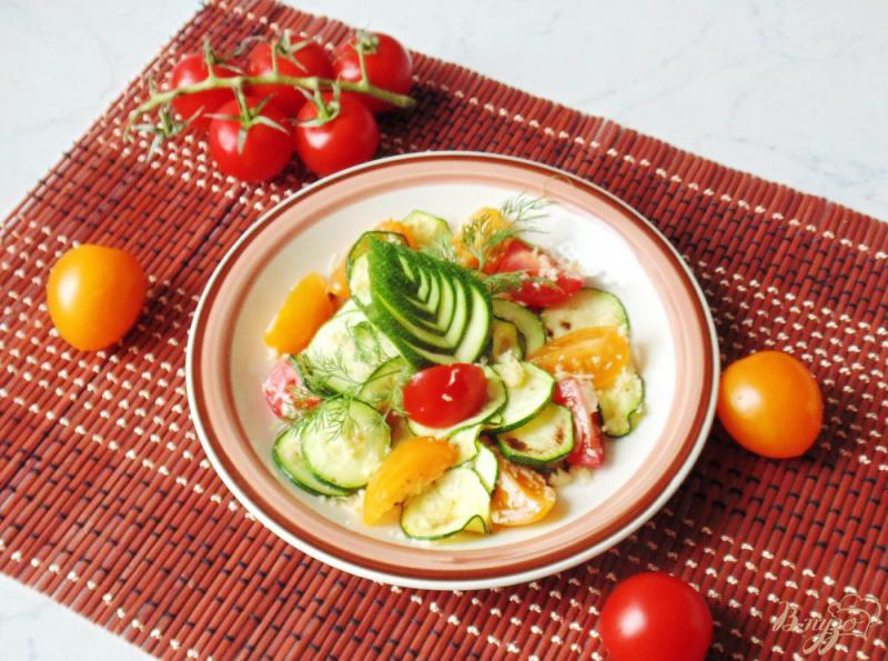 Фото приготовление рецепта: Салат из цуккини с помидорами черри шаг №9