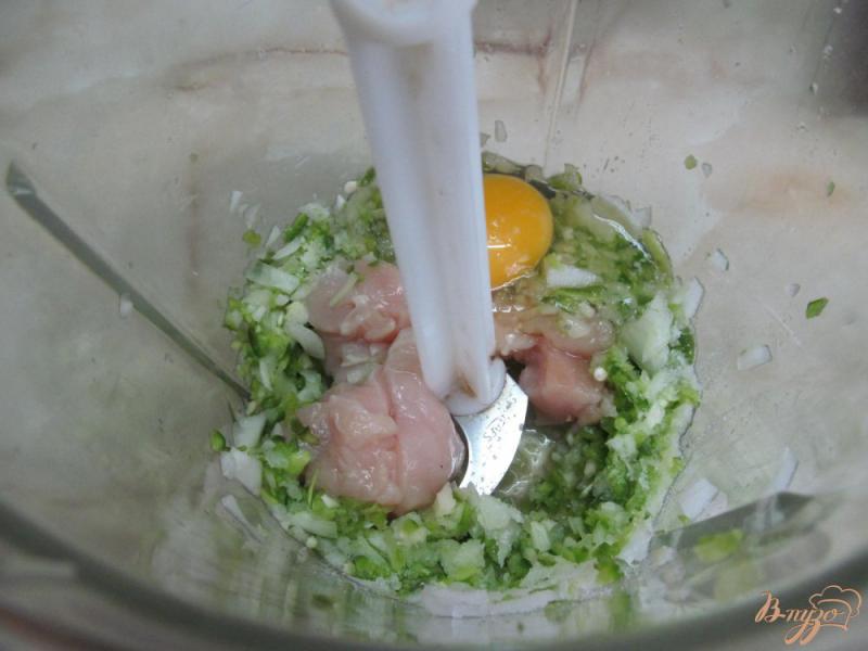 Фото приготовление рецепта: Котлеты из курицы и перца шаг №2
