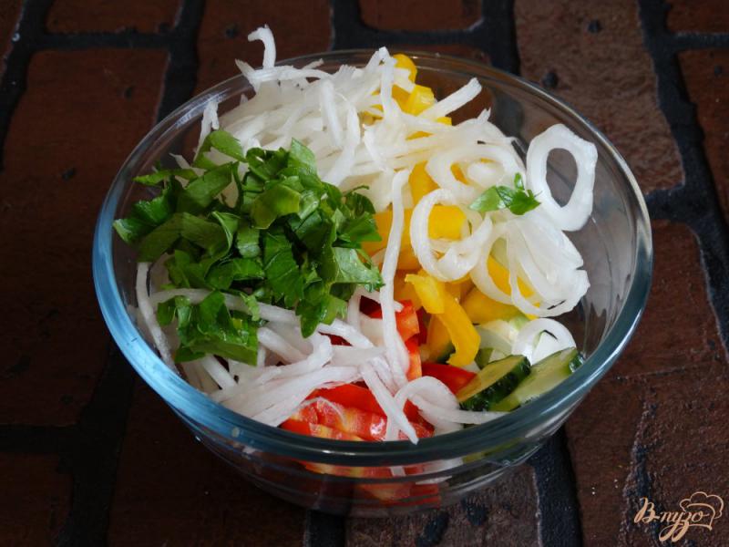 Фото приготовление рецепта: Овощной салат с дайконом шаг №6