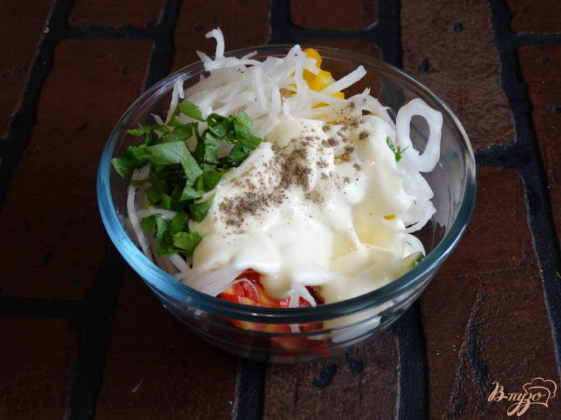 Фото приготовление рецепта: Овощной салат с дайконом шаг №7