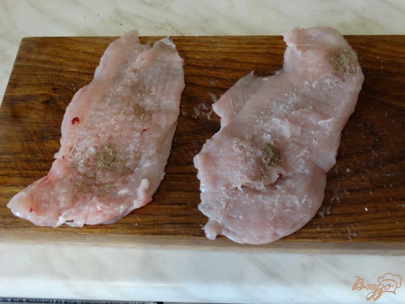 Фото приготовление рецепта: Куриные отбивные в воздушном кляре шаг №2