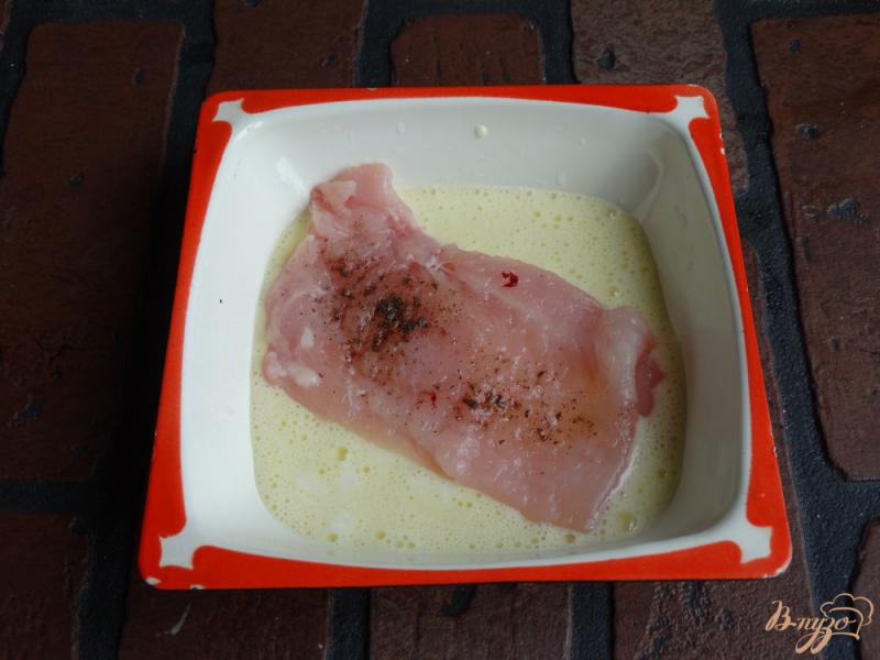 Фото приготовление рецепта: Куриные отбивные в воздушном кляре шаг №4