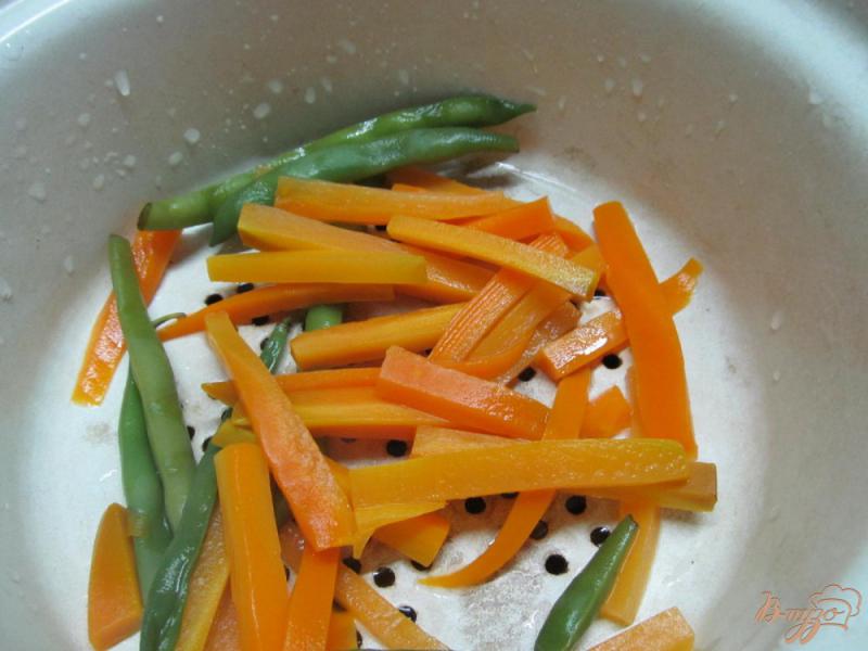 Фото приготовление рецепта: Теплый салат из молодых овощей шаг №1