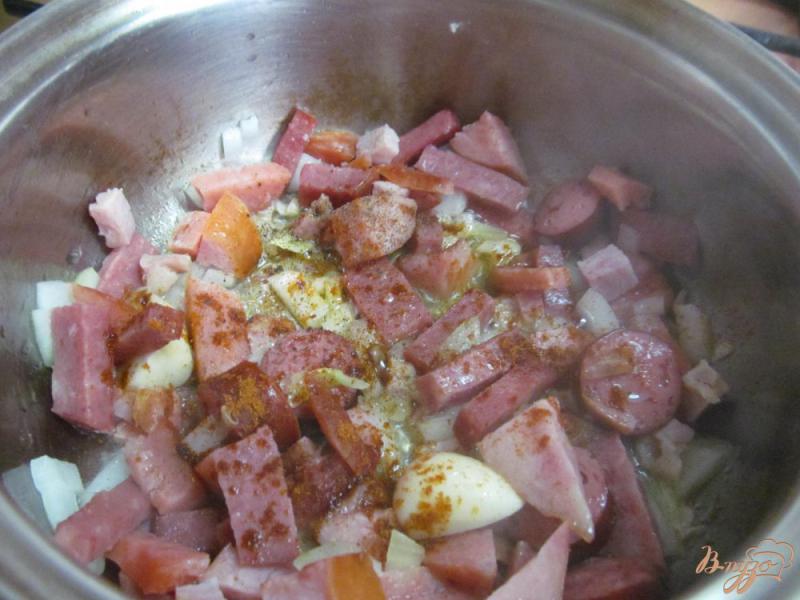 Фото приготовление рецепта: Суп из фасоли с копченостями шаг №2