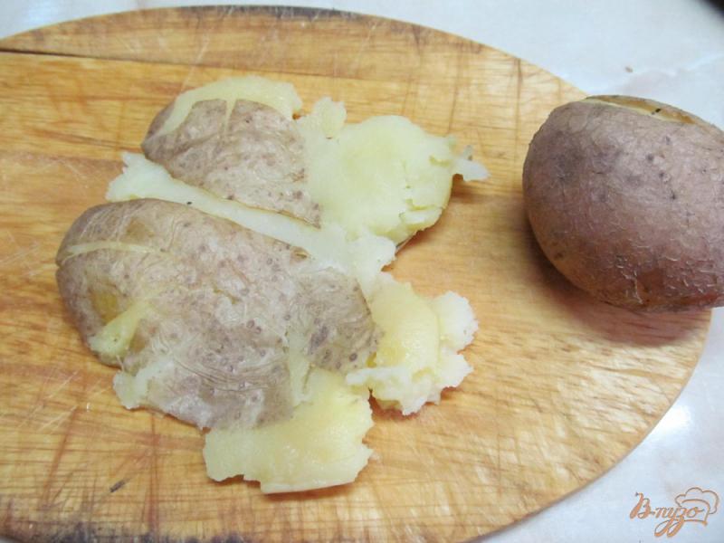 Фото приготовление рецепта: Картофель по-деревенски с грибами и овощами шаг №1