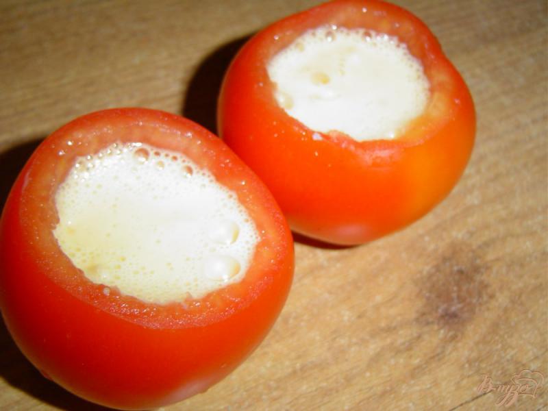 Фото приготовление рецепта: Яичный завтрак в помидорах шаг №5