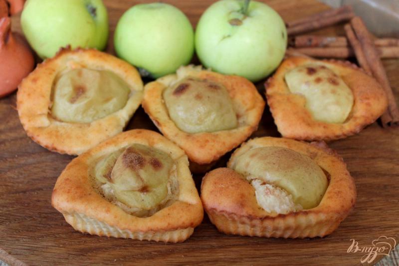 Фото приготовление рецепта: Творожные кексы с яблоком шаг №5