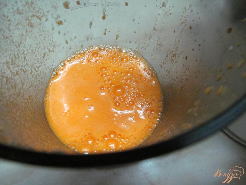 Фото приготовление рецепта: Смузи из моркови с апельсином шаг №2