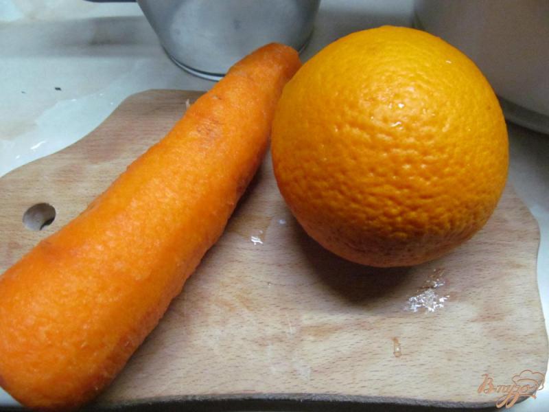 Фото приготовление рецепта: Смузи из моркови с апельсином шаг №1