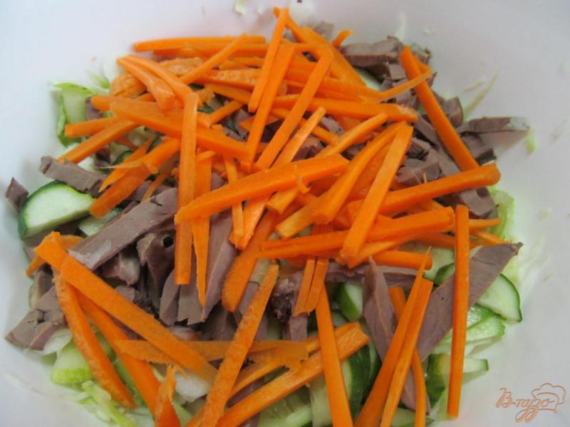 Фото приготовление рецепта: Сердечный салат из капусты шаг №5