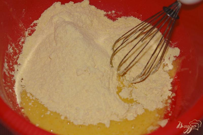 Фото приготовление рецепта: Кекс из кукурузного толокна шаг №6