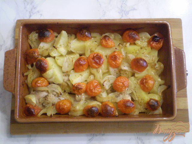 Фото приготовление рецепта: Курица с картофелем и помидорами черри шаг №5