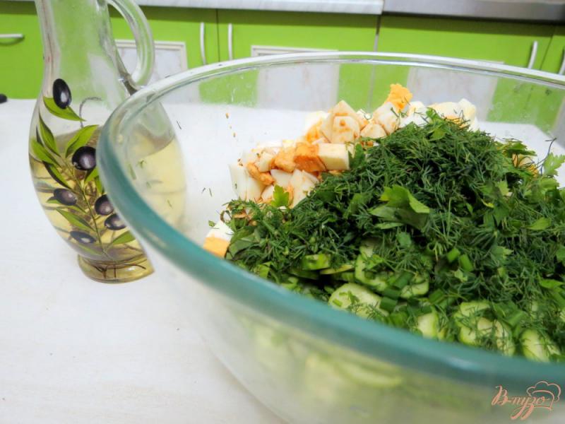 Фото приготовление рецепта: Салат овощной с яйцами шаг №8