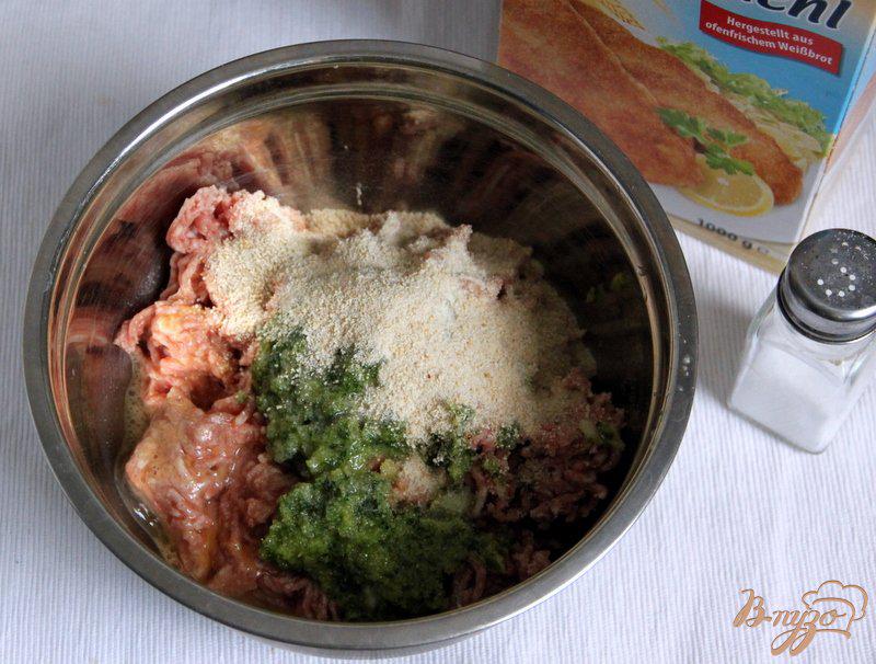 Фото приготовление рецепта: Тефтельки в томатном соусе по-итальянски шаг №2