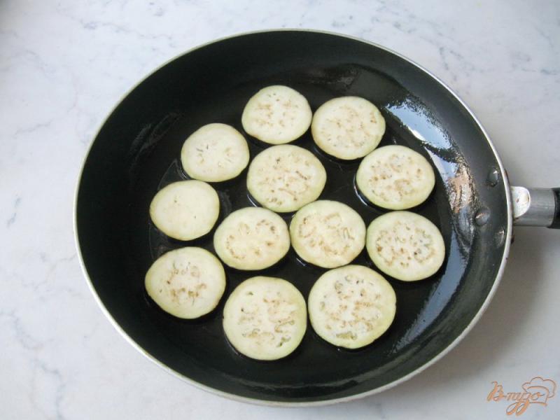 Фото приготовление рецепта: Салат из баклажанов и куриной грудки шаг №2