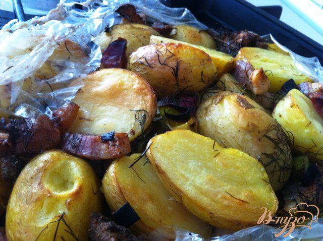 Фото приготовление рецепта: Пряный, острый картофель запеченный в пакете шаг №8