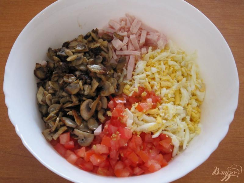 Фото приготовление рецепта: Салат с грибами в тарталетках шаг №8