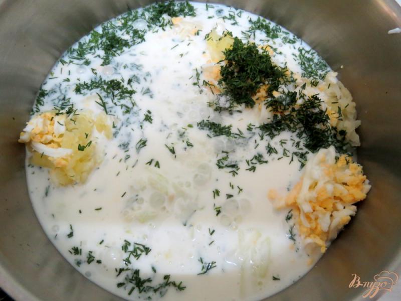 Фото приготовление рецепта: Холодный суп на кефире и минералке шаг №7