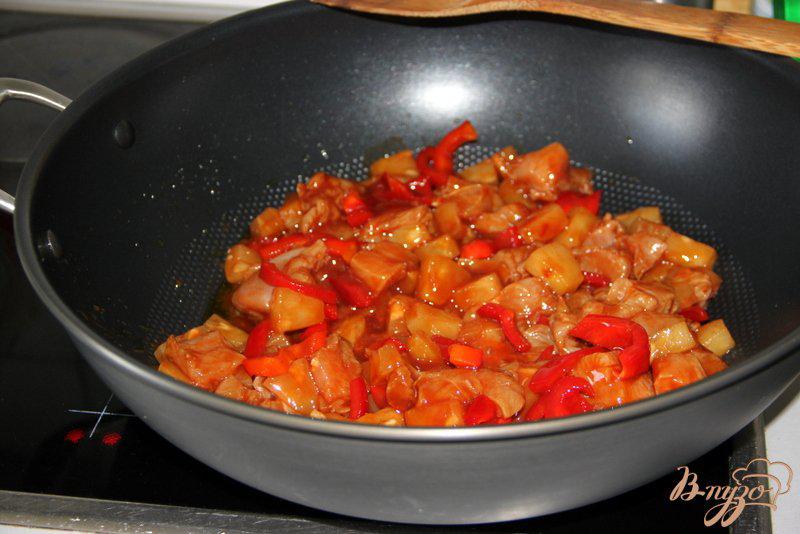 Фото приготовление рецепта: Курица в кисло-сладком соусе по-китайски шаг №4