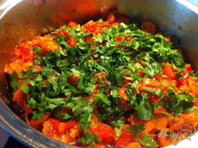 Фото приготовление рецепта: Баклажаны тушеные с овощами шаг №12