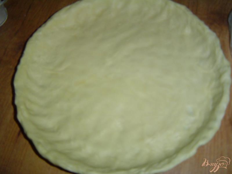 Фото приготовление рецепта: Открытый вишневый пирог шаг №7