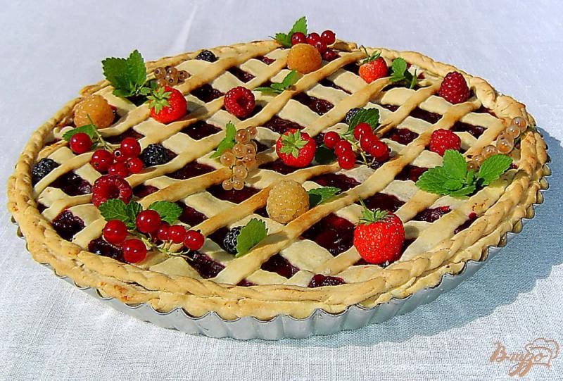 Фото приготовление рецепта: Открытый вишневый пирог шаг №10