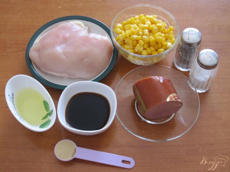 Фото приготовление рецепта: Китайский суп с курицей и кукурузой шаг №1