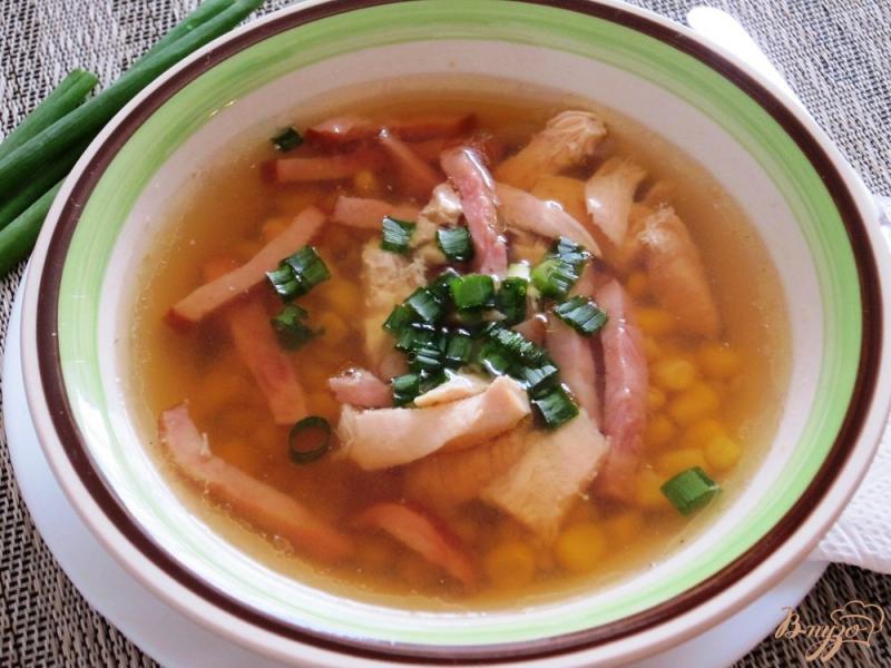 Фото приготовление рецепта: Китайский суп с курицей и кукурузой шаг №8
