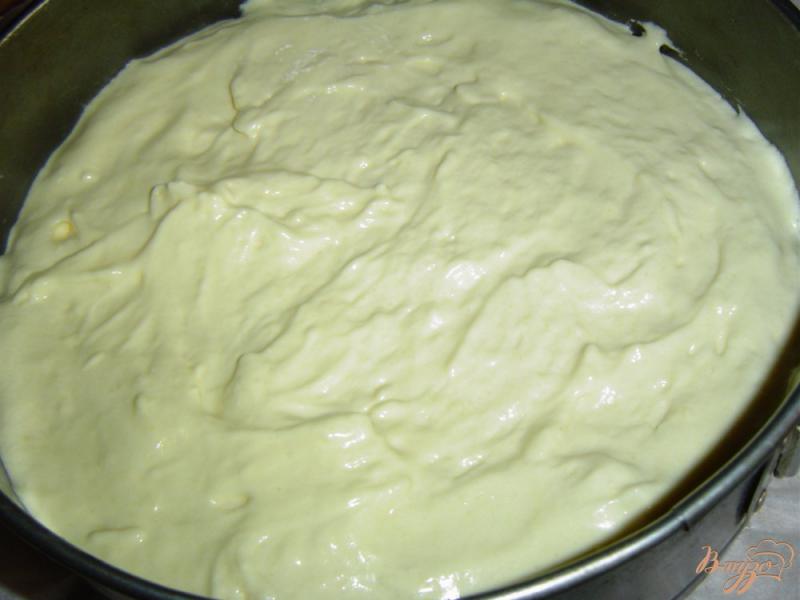 Фото приготовление рецепта: Ягодный пирог с творожно-йогуртовым кремом шаг №3
