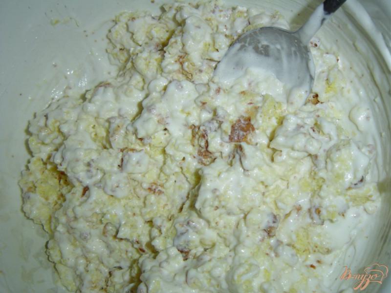 Фото приготовление рецепта: Ягодный пирог с творожно-йогуртовым кремом шаг №7
