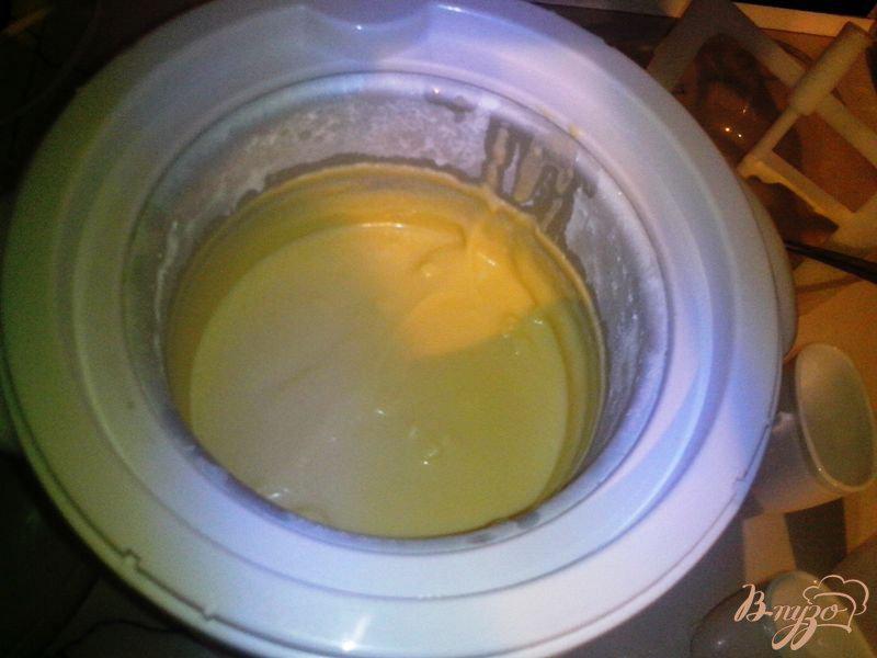 Фото приготовление рецепта: Пломбир в мороженице на домашних сливках шаг №5