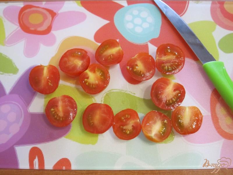 Фото приготовление рецепта: Курочка с помидорами черри и персиками шаг №5