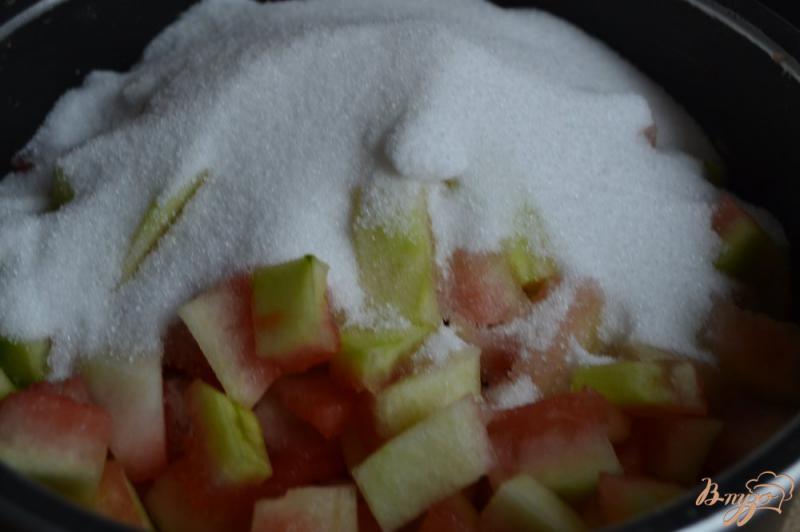 Фото приготовление рецепта: Варенье из арбузных корок с миндалем шаг №2