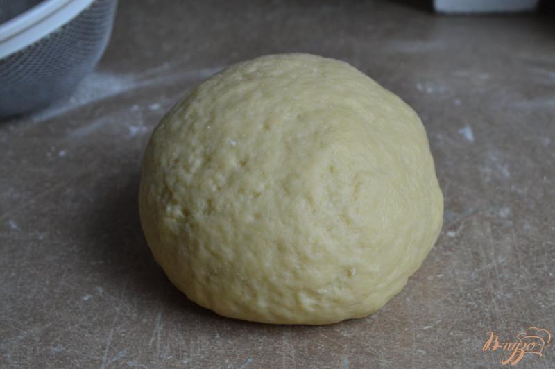 Фото приготовление рецепта: Пирожки с начинкой из персиков шаг №4