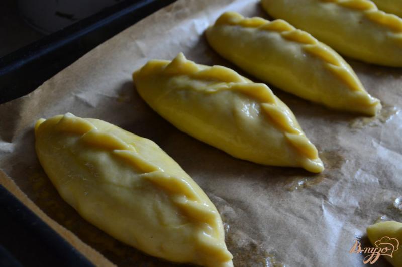 Фото приготовление рецепта: Пирожки с начинкой из персиков шаг №7