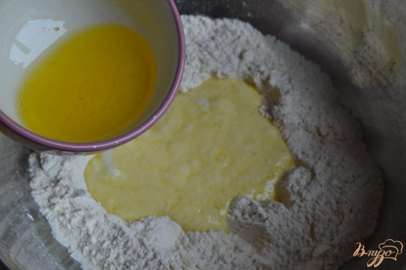Фото приготовление рецепта: Пирожки с начинкой из персиков шаг №3