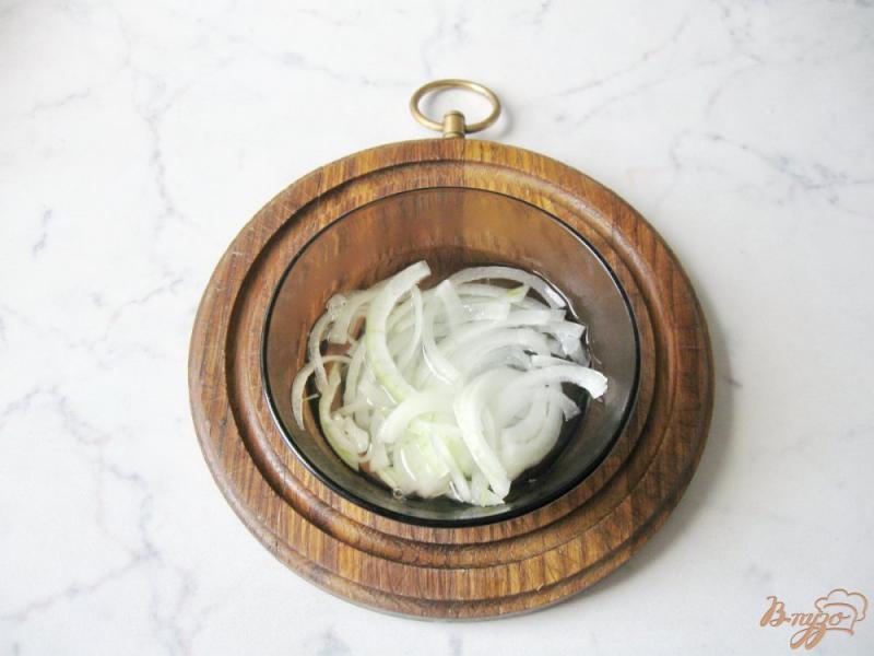 Фото приготовление рецепта: Салат из пекинской капусты с маслинами шаг №6