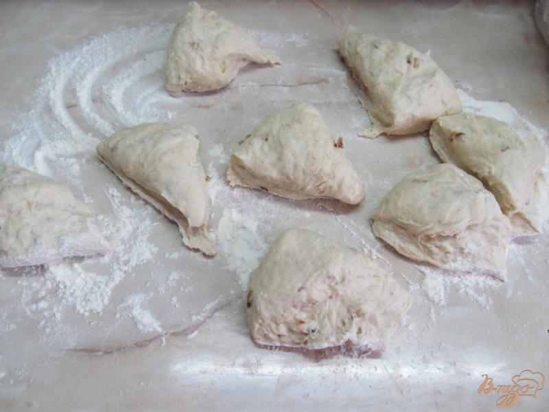 Фото приготовление рецепта: Булочки с жаренным баклажаном и луком шаг №4