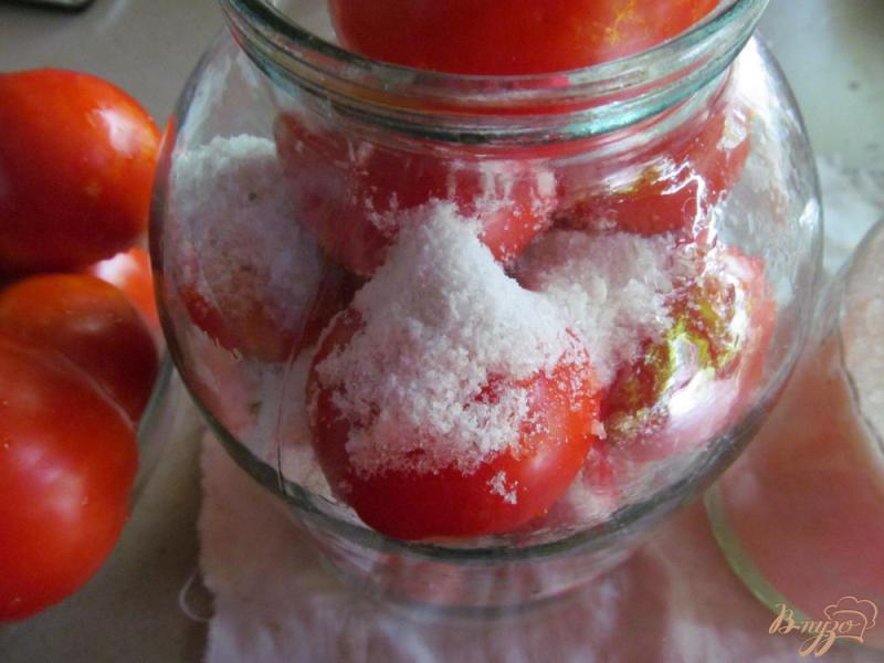 Фото приготовление рецепта: Сладкие помидоры без специй шаг №3