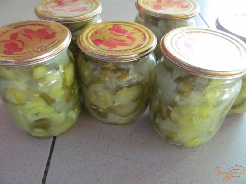 Фото приготовление рецепта: Салат из огурцов на зиму шаг №7