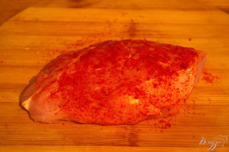 Фото приготовление рецепта: Индюшиное филе в духовке со сметаной и томатом шаг №1